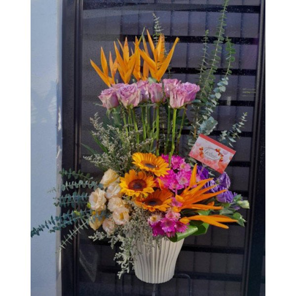 VASE FLOWERS 1