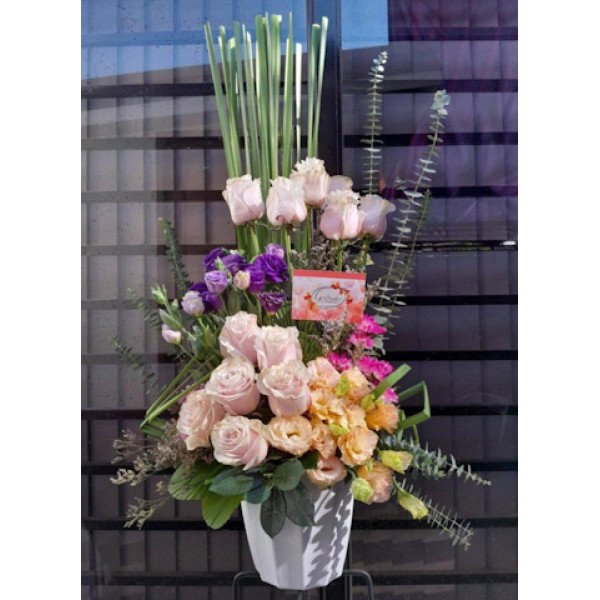 VASE FLOWERS 2