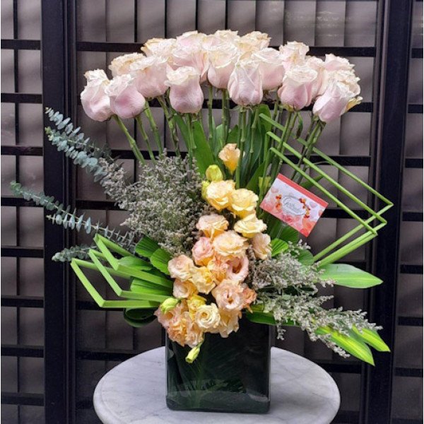 VASE FLOWERS 3