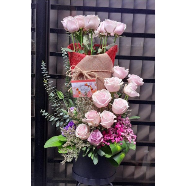 VASE FLOWERS 4